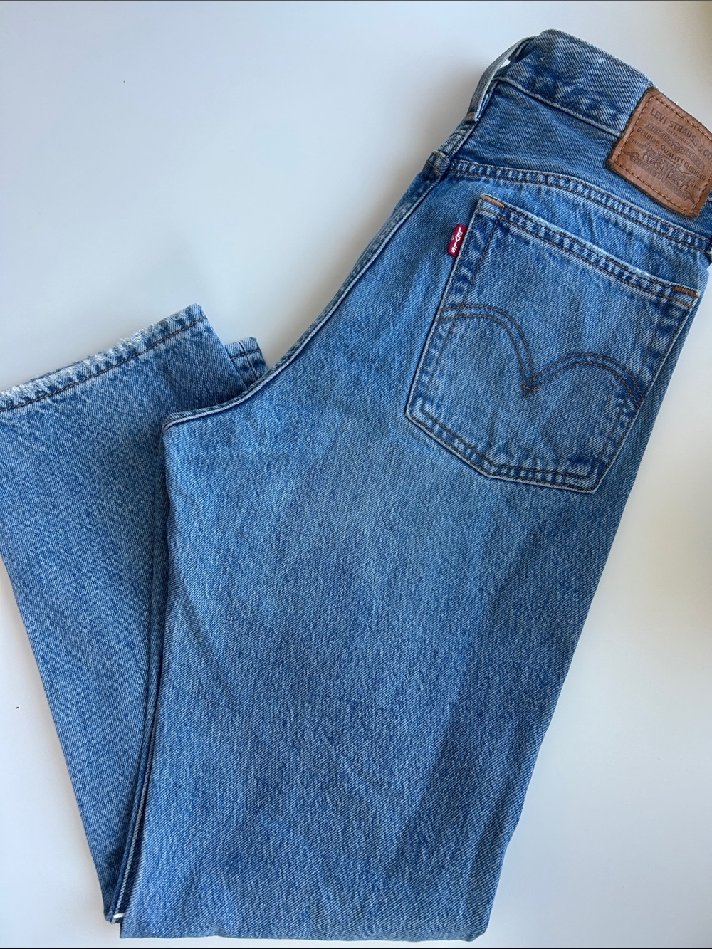 Levi's Distressed Blue High-Rise Women’s Jeans - Picture 3 of 4